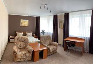 Отель Hotel Kim Могилев Стандартный номер с кроватью размера "king-size"-5