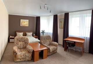 Отель Hotel Kim Могилев Стандартный номер с кроватью размера "king-size"-9